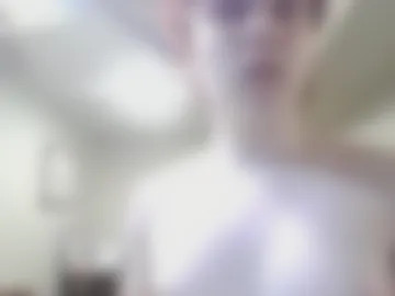 littleyngslut live webcam preview