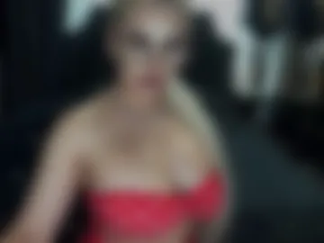 lovelyblondyxxx photo 2