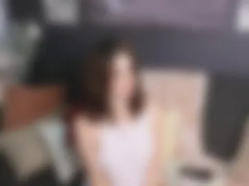 lucy1990xxx photo 3