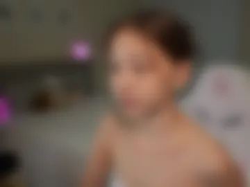 luna_yung webcam preview