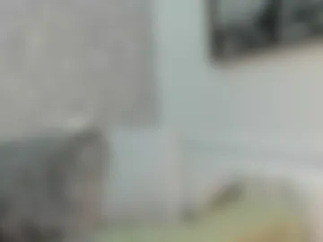 mia_petithe webcam preview