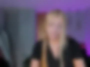 niaholland photo 5