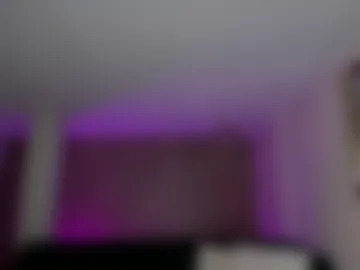 niaholland photo 2