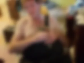 onehandwashestheother webcam preview