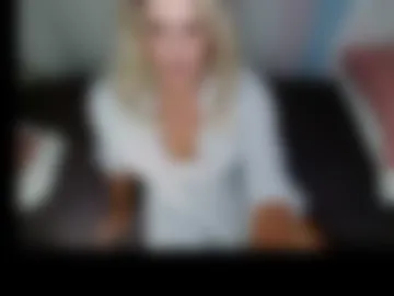 presentlysarah webcam preview