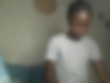 pretty_petite_ebony webcam preview