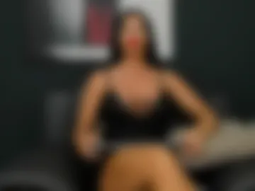 queenloraa photo 2