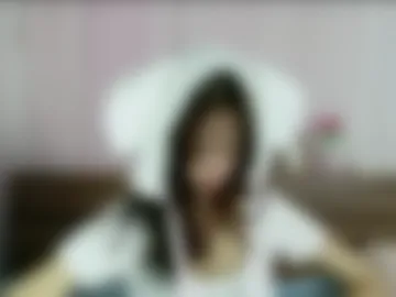 shy_pink_doll webcam preview