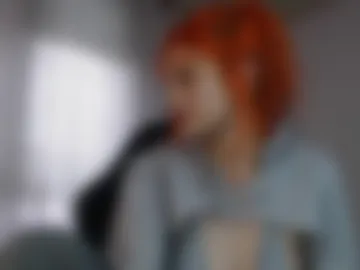 skinny_raven webcam preview