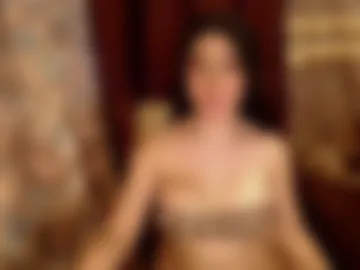 thequeenisback photo 5
