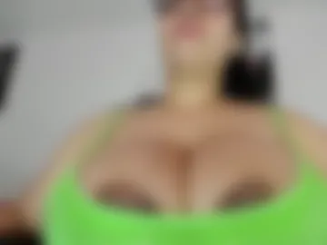 titsbiglili photo 2