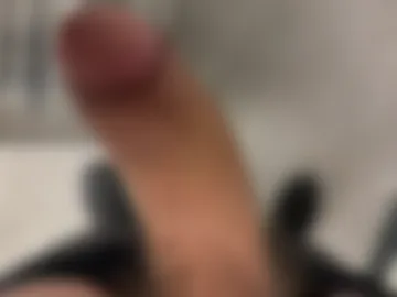 toekneelol live webcam preview