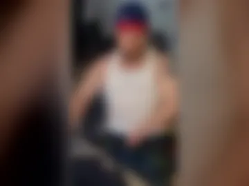 wifebeatershirtdude live webcam preview