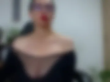 womanhornyx webcam preview
