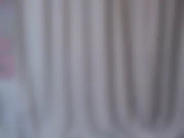 yuliethpetite photo 2