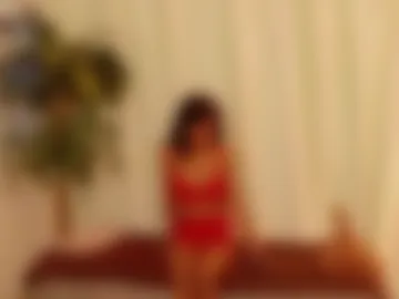 yuliethpetite photo 3